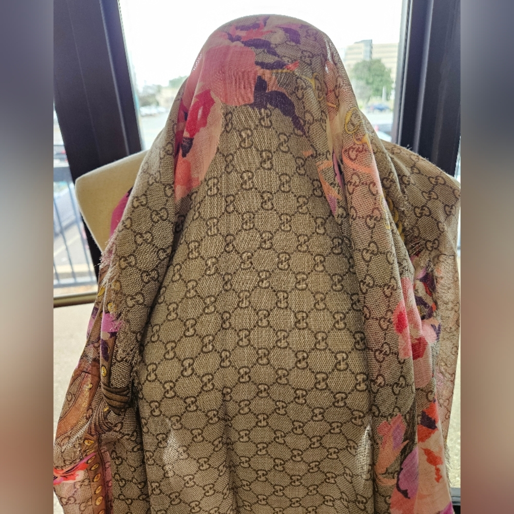 Gucci Beige and Pink Patterned Scarf - Picture 5 of 6